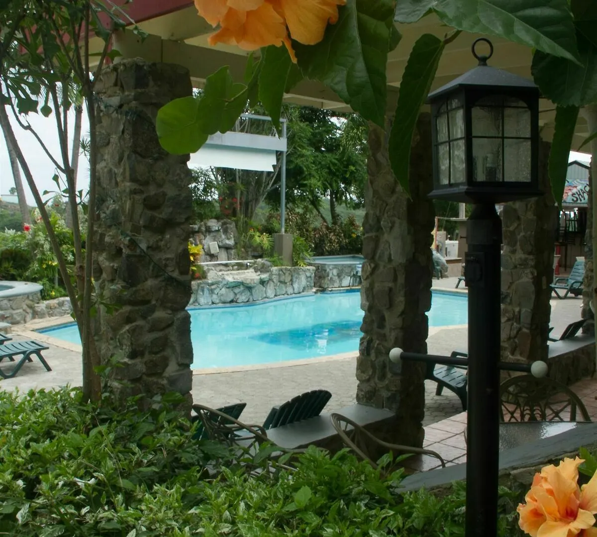 Lazy Parrot Inn Rincon Hotel