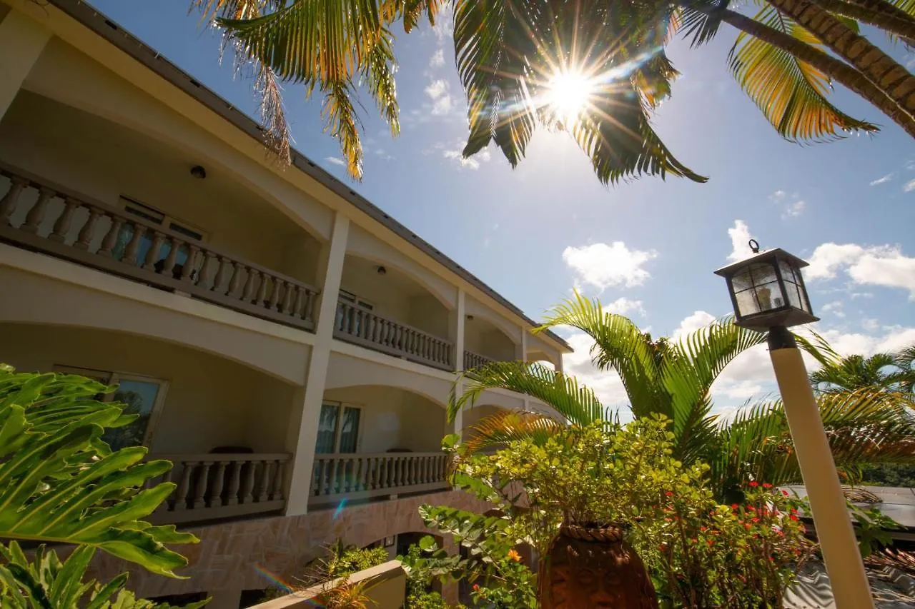 Lazy Parrot Inn Rincón Hotel